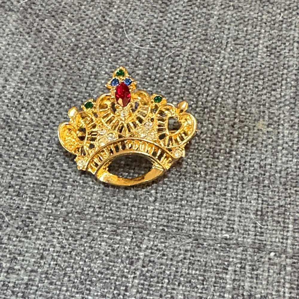 Regal Gold Crown Brooch with Colorful Gems